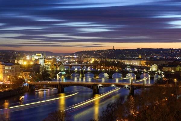 Večeře na plavbě po řece – výlety lodí po Praze