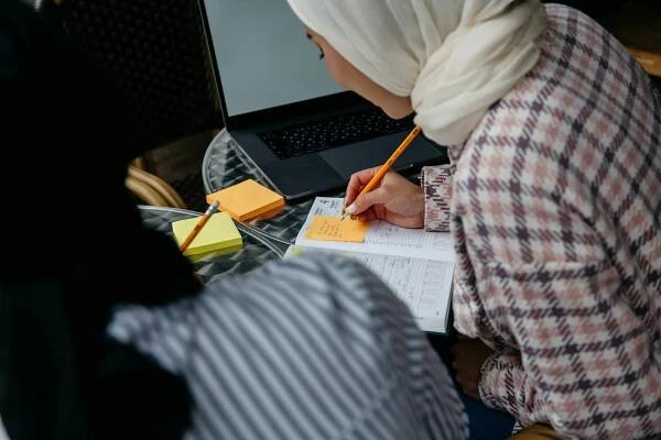 How Essay Writing Services Can Support Ethical Research in Animal Behavior - Prof As-Behavior of Ani