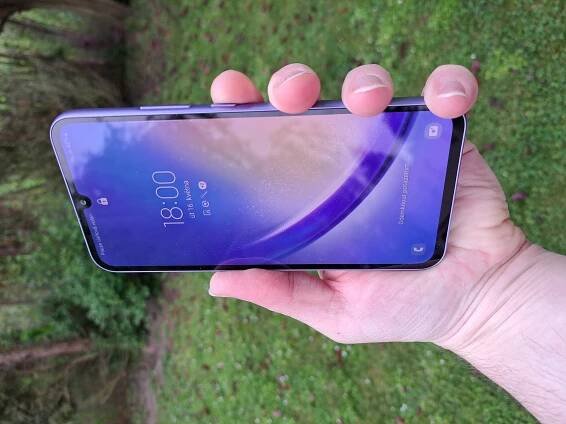 Recenze Galaxy A34 5G: Nový král střední třídy s korunou – Samsung Magazine