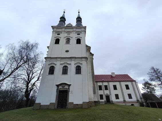 Ikonická trojka: hospoda, masna a kostel. Poznejte obec na Vysočině