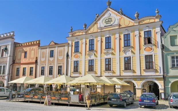 Historické centrum Telče: Romantika v Hotelu U Černého orla *** s polopenzí, láhví vína a kávou se zákuskem - 24travel.cz