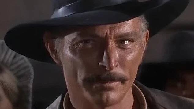 Krásnoočko Lee Van Cleef: slavný westernový herec byl válečným hrdinou a přežil těžkou autonehodu - Médium.cz