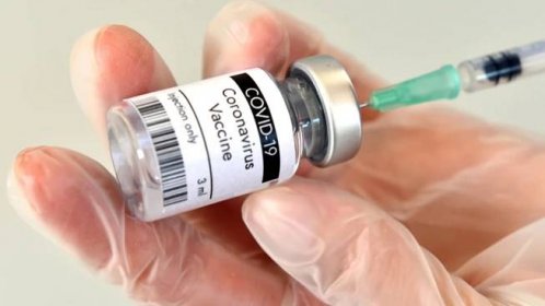 Ideální rozestup mezi dávkami vakcíny Pfizer je osm týdnů, tvrdí britští vědci