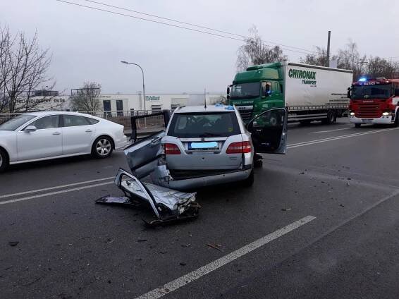 Dopravu v Českých Budějovicích komplikovalo několik nehod. Jedna z nich skončila tragicky | Týdeník Policie
