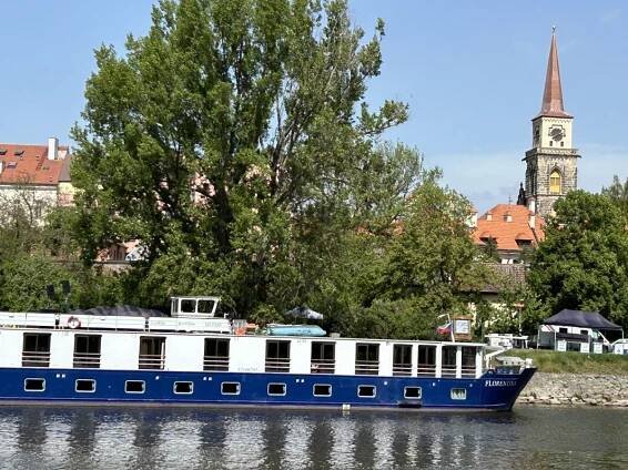 Podívejte se: Loď Florentina ve srovnání s Blanicí jsou jako kočka s myší