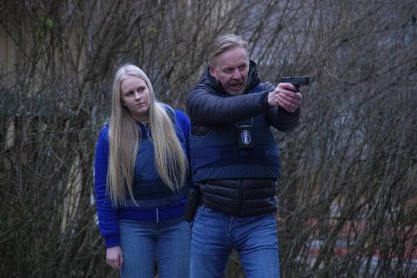 Koskinen - Pudotuspeli 2/2 - Z filmu - Alina Uusitupa, Eero Aho