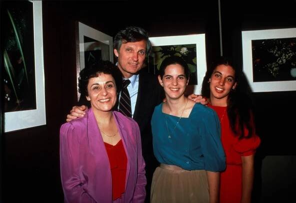 Alan and Arlene Alda pose with their daughters, circa 1981 | Source: Getty Images