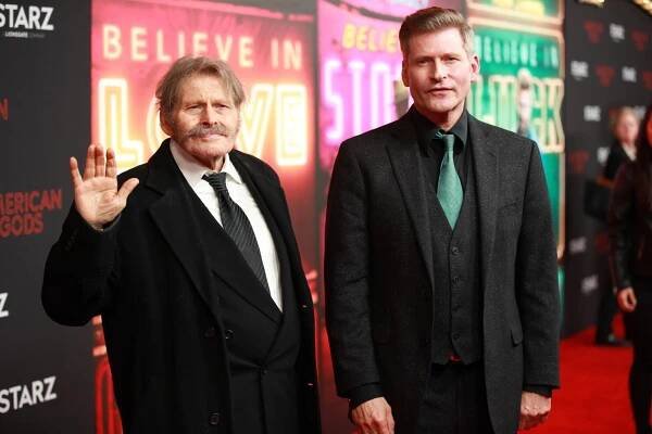 LOS ANGELES, CALIFORNIA - MARCH 05: Bruce Glover (L) and Crispin Glover attend the premiere of STARZ's 