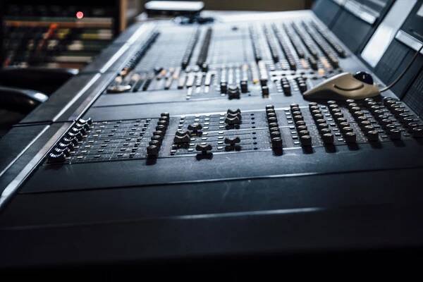 STUDIO — Mark Isham Music