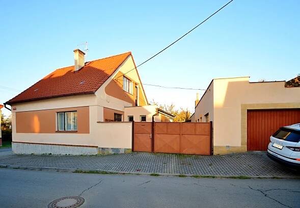 P R O D Á N O ! ! ! Prodej rodinného domu 5+1, garáž, dílna, pozemek 1007m2, Dobřany - Realitní makléř Praha | Prodej nemovitostí