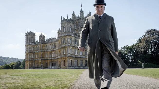 Recenze: Filmovému Panství Downton nechybí humor a laskavost, odvaha ale ano