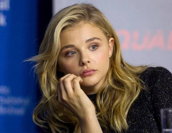 Hudební krásky, Hollywood, kontroverzní celebrity. Klubům NHL fandí slavné tváře