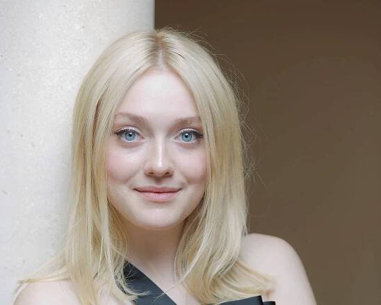 High Resolution Wallpaper | Dakota Fanning 1280x1024 px