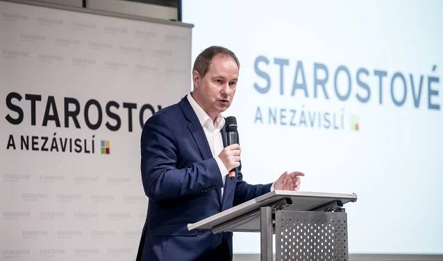 STAN slibuje učitelům navýšení platu, občanům vysokorychlostní železnice