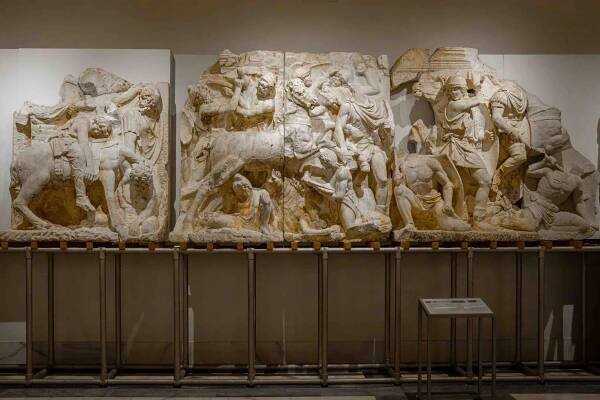 A battle scene on the Parthian Monument in Vienna