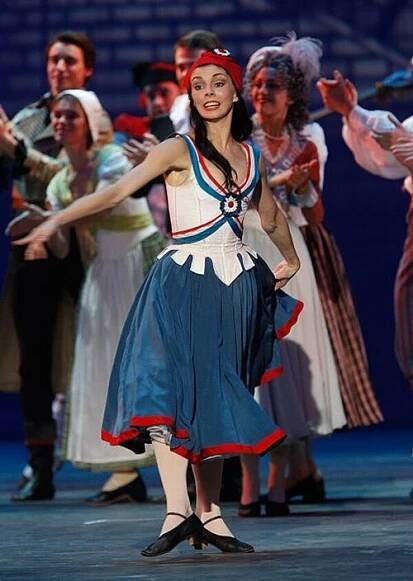 Soubor:Natalia Osipova in Flames of Paris Bolshoi Theatre 2011-10-28.jpg – Wikipedie