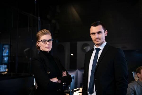 Katee Sackhoff, Julian Kostov - Smrtonosný let - Promo