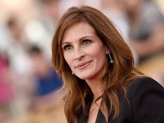 Julia Roberts goes 'sunflower blonde' for summer