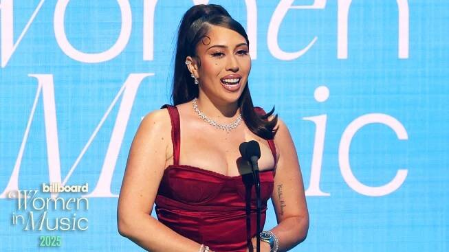Kali Uchis Presents JENNIE with the Global Force Award