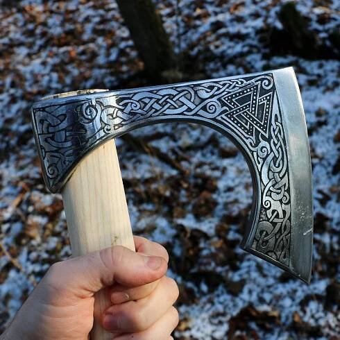 VALKNUT leptaná vikingská sekyrka - přírodní topůrko