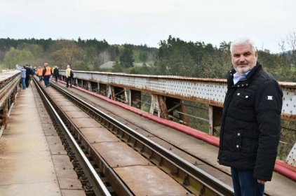 Stavba železničního mostu přes Orlík skončí v příštím roce. Znamená vyšší rychlost i komfort pro cestující