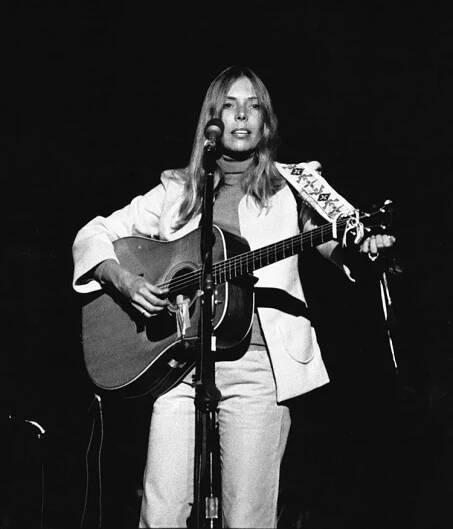 Video Lesson: Inside Joni Mitchell’s Inventive Guitar Style