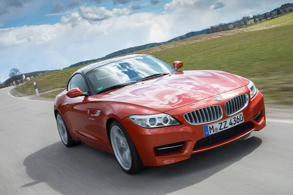 BMW Z4: Podrobné specifikace vozidel & Interaktivní nástroj pro srovnání