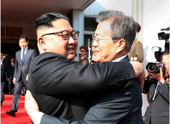 Kim a Mun opět spolu. Šéfové korejských států se překvapivě potkali znovu