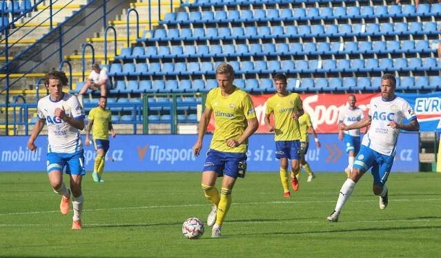 Fotbalisté Zlína (ve žlutých dresech) ve 3. kole FORTUNA:LIGY porazili Teplice 3:0.