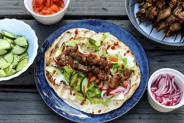 Domácí BBQ jehněčí döner kebab – letní grilovačka