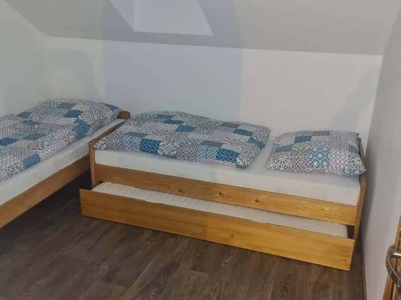 Prostřední pokoj - pronájem apartmánu Ratiboř u Vsetína - foto 7