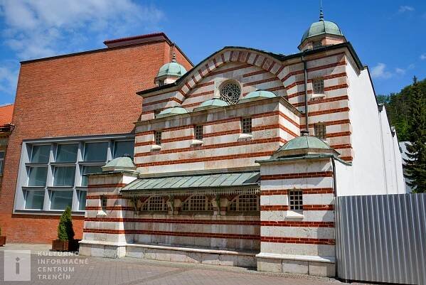 Kúpeľný dom Sina s kúpeľom Hammam vďačí za svoj vznik Ifigénii de Castries d´Harcourt, ktorá do dala postaviť. Dostavali ho v roku 1888.