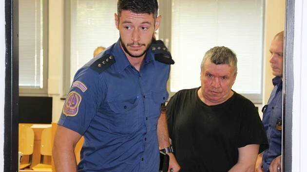 Matku na invalidním vozíku zmlátil její vlastní syn do bezvědomí. Dostal 11 let