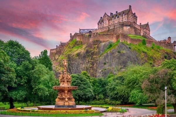 Kompletní průvodce Edinburghem: Návod: Zajímavosti, praktické tipy na cestu a požadavek ETA ve Velké Británii