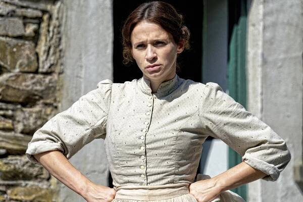 Smrt a slavíci - Epizoda 2 - Z filmu - Charlene McKenna