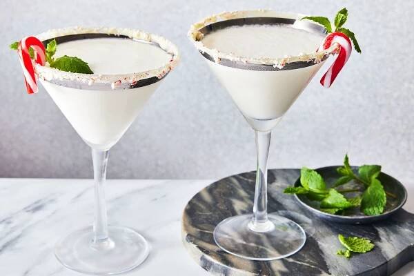 Make Your Christmas Extra Jolly With A Peppermint Martini
