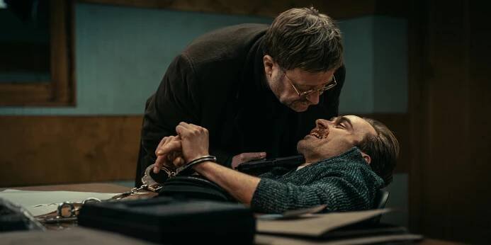 Netflix válcuje kriminálka, ve které bývalý estébák vyšetřuje loupež banky. Kvalitní podívaná, hodnotí Spravedlnost diváci