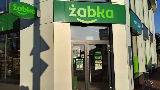File:Żabka store in Tomaszów Mazowiecki, Legionów Street. Poland.jpg - Wikimedia Commons