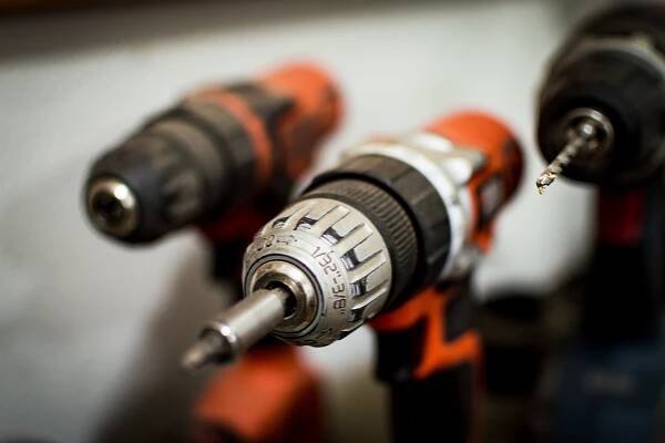 Whether on the job or DIY, hand and power tools keep everyone working. Make them better and faster with Master Fluid Solutions