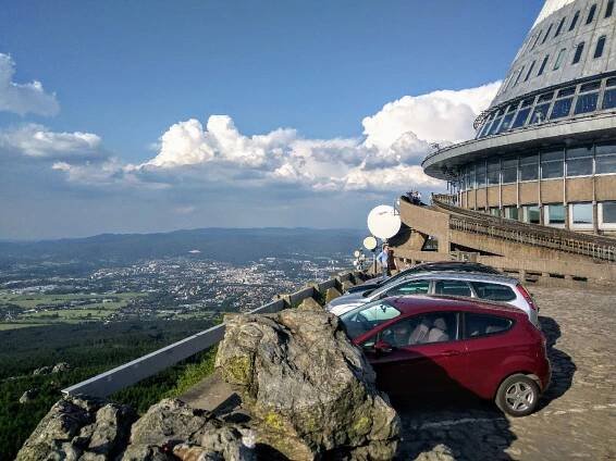 Parkování na Ještědu. Foto: Jan Sůra / Zdopravy.cz