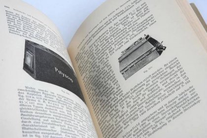 Jediněčný obsáhlý německý přehled fotografické techniky - stoletý.  - Foto