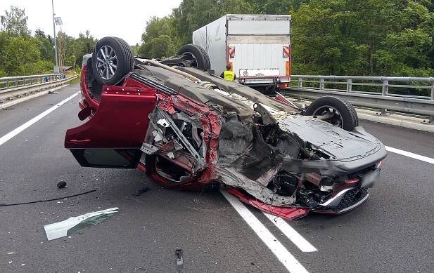 Včera došlo ke dvěma vážným dopravním nehodám