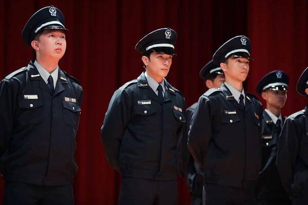 Roy Chiu - The 9th Precinct - Z filmu