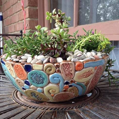 Tomomi on Instagram: "Succulent Pot🌱💕 #Pottery #Coil #Coilpot #Ceramic #stoneware #Stamp #Printingblock #tomomisart #Art #flowerpot #succulents" | Handmade pottery bowls, Ceramic succulent pots, Slab pottery