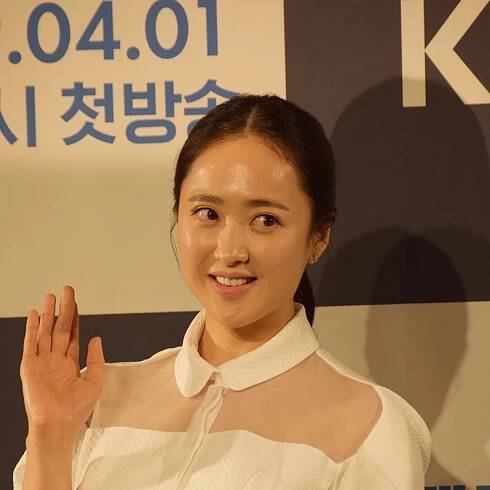 Kim Min-jung (actress)