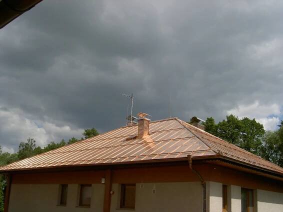Střecha RD Osnice / 2010 – Klempířství Pečený Milan Pečený