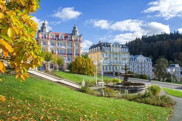 Odpočinek v klidné části Mariánských Lázní: wellness procedury a polopenze