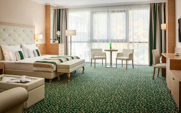 Mariánské Lázně v centru: Grandhotel Nabokov **** s polopenzí, neomezeným wellness a saunami + masáž
