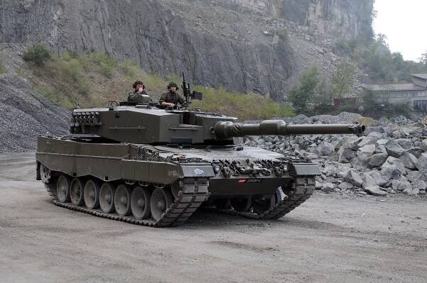 Soubor:Kampfpanzer Leopard 2A4, KPz 5.JPG