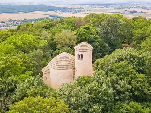 Rotunda Říp, Kudy z nudy
